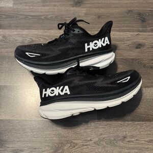 Hoka One One Women's Clifton 9 Size US 9.5B Black White Athleisure Running Shoes